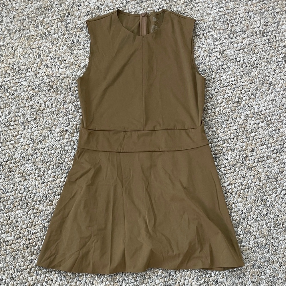 UNIQLO AIRism Sleeveless Dress – Tan/Gold size Medium